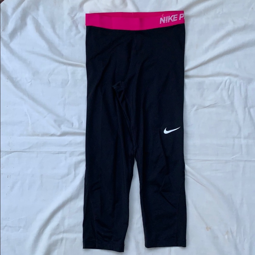 Nike Pro Athletic Capri Length Leggings